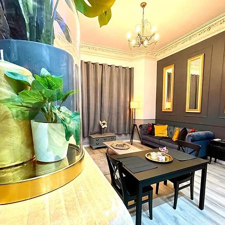 Adeamstays Provides Beautiful Centrally Located 1 And 2 Bed Apartments On Liverpools Boulevard Exterior photo